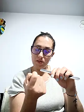 Snapshot of CHARLOTTE_1711 chatting on January 17, 4:39 am CHARLOTTE 1711 online show from January 17, 4:39 am