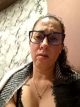 Snapshot of CHARLOTTE_1711 chatting on June 7, 3:32 am CHARLOTTE 1711 online show from June 7, 3:32 am