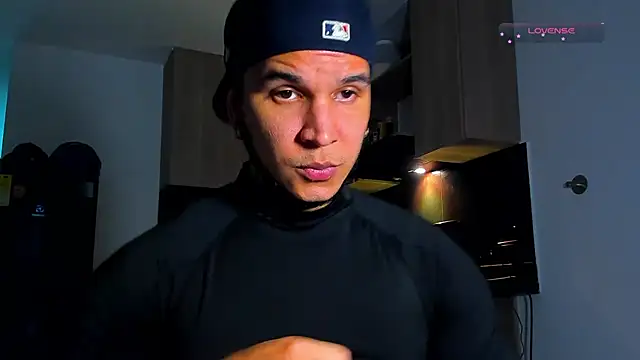 austinoficial online show from April 16, 11:51 pm