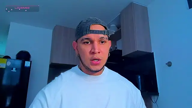 austinoficial online show from May 13, 9:44 pm