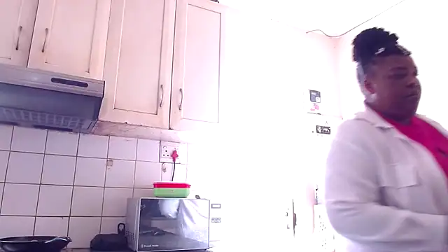 omalicha98 online show from November 25, 6:35 am