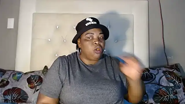 omalicha98 online show from April 14, 7:14 am