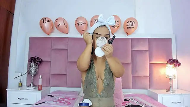 AnieRey online show from January 28, 12:00 pm