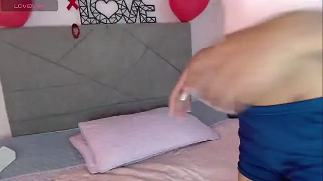 esmeralda-bk online show from February 26, 7:38 pm