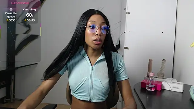 esmeralda-bk online show from September 25, 9:40 pm