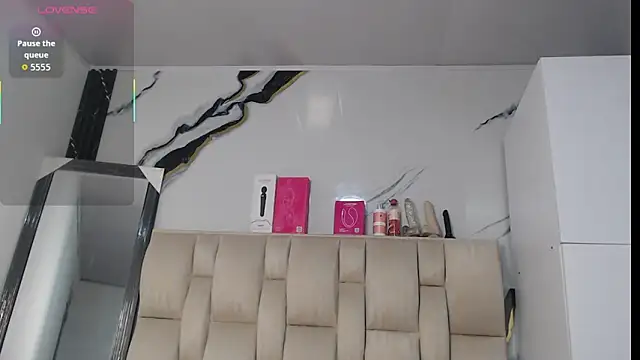 esmeralda-bk online show from December 4, 9:45 pm