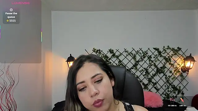 zahra Jalid online show from October 25, 11:54 pm