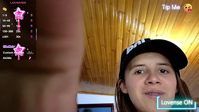 Snapshot of SexLaura_ chatting on January 28, 11:17 pm SexLaura  online show from January 28, 11:17 pm