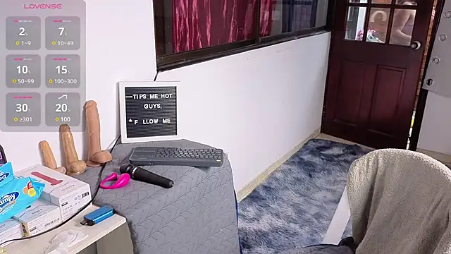 Snapshot of SexLaura_ chatting on March 20, 10:40 pm SexLaura  online show from March 20, 10:40 pm