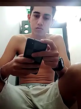 Latinos 2001 online show from January 22, 1:00 pm