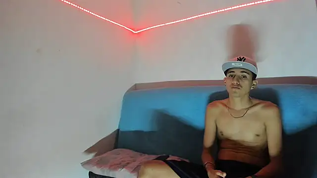 Latinos 2001 online show from February 16, 1:03 am