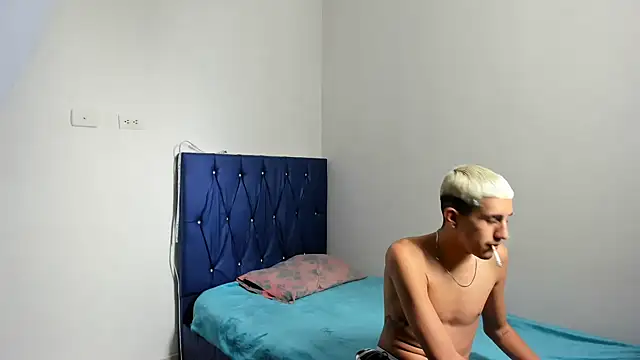 Latinos 2001 online show from March 20, 4:31 pm