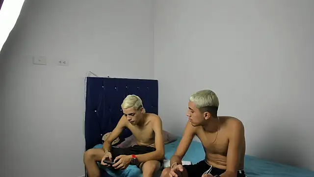 Latinos 2001 online show from March 20, 11:34 pm