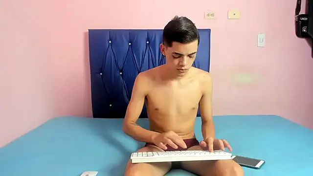 Latinos 2001 online show from October 10, 5:56 pm