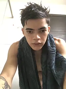 Latinos 2001 online show from November 13, 12:37 pm