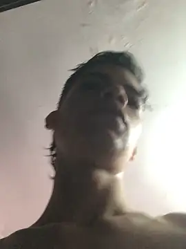 Latinos 2001 online show from December 3, 1:20 pm