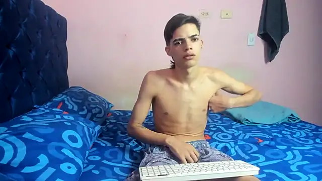 Latinos 2001 online show from February 15, 4:36 pm