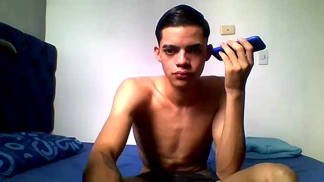 Latinos 2001 online show from June 1, 4:09 pm