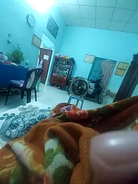 Snapshot of KisSsu chatting on December 4, 2:10 am KisSsu online show from December 4, 2:10 am