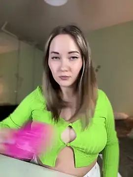 Snapshot of Kiss_My_Body chatting on January 21, 6:23 pm Kiss My Body online show from January 21, 6:23 pm