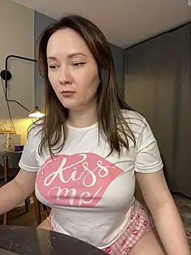 Snapshot of Kiss_My_Body chatting on September 22, 4:42 pm Kiss My Body online show from September 22, 4:42 pm