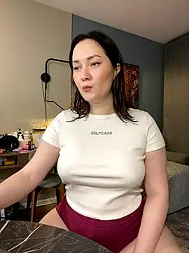 Snapshot of Kiss_My_Body chatting on November 9, 6:39 pm Kiss My Body online show from November 9, 6:39 pm