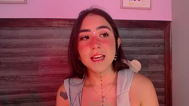 Snapshot of AdaaMillan chatting on February 7, 8:34 pm AdaaMillan online show from February 7, 8:34 pm