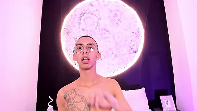 EthaanCox online show from March 1, 2:15 am