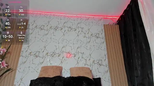 Snapshot of Christal_Golden chatting on April 27, 9:02 pm Christal Golden online show from April 27, 9:02 pm