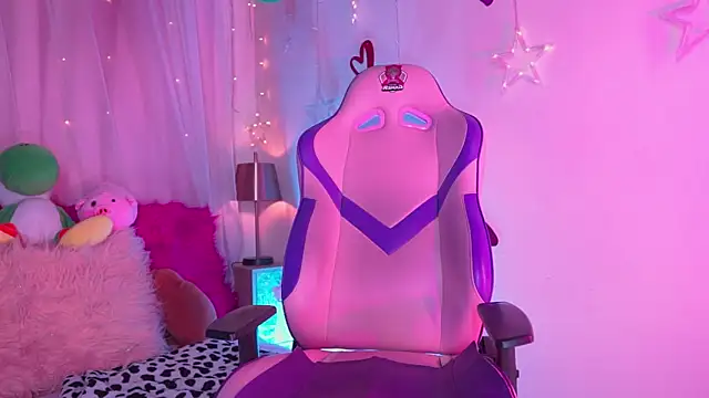 Snapshot of emma_soffia_ chatting on March 17, 6:42 pm emma soffia  online show from March 17, 6:42 pm