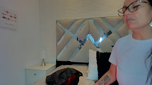 raquell moore online show from March 6, 8:19 am