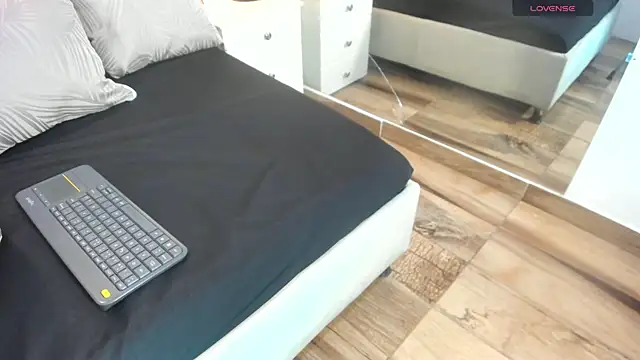 raquell moore online show from October 24, 11:39 am