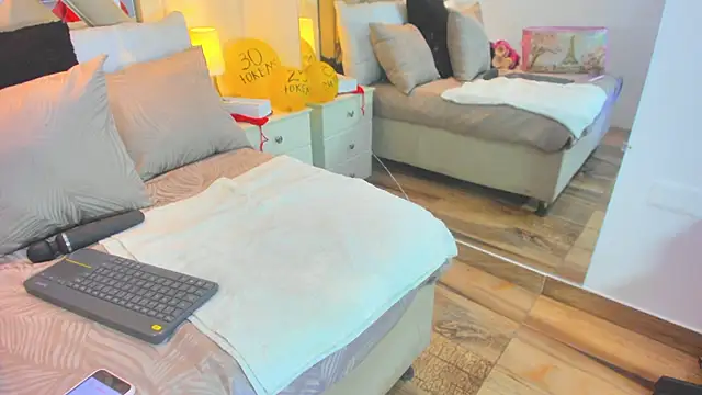 raquell moore online show from December 16, 5:29 pm