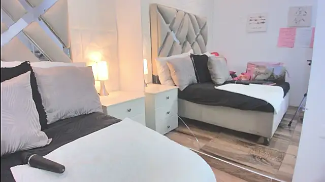 raquell moore online show from March 30, 1:45 pm