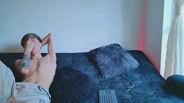 ethan and ava online show from October 24, 2:57 pm