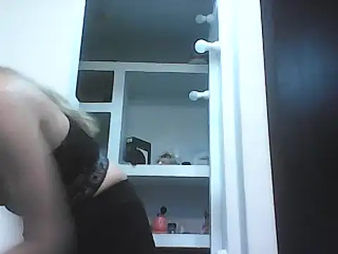 Snapshot of VittoriaTaylor chatting on March 12, 1:03 am VittoriaTaylor online show from March 12, 1:03 am