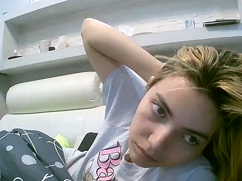 Snapshot of VittoriaTaylor chatting on October 12, 12:31 am VittoriaTaylor online show from October 12, 12:31 am