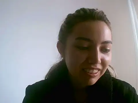 Snapshot of VittoriaTaylor chatting on April 4, 8:50 pm VittoriaTaylor online show from April 4, 8:50 pm