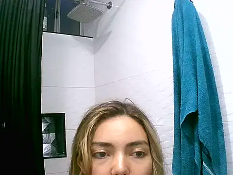 Snapshot of VittoriaTaylor chatting on April 11, 11:20 pm VittoriaTaylor online show from April 11, 11:20 pm