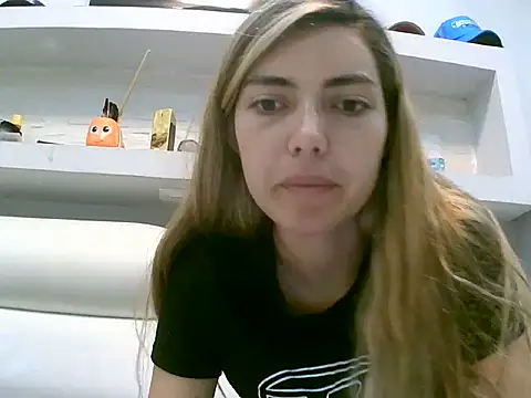 Snapshot of VittoriaTaylor chatting on May 2, 1:43 am VittoriaTaylor online show from May 2, 1:43 am
