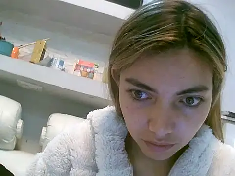 Snapshot of VittoriaTaylor chatting on May 6, 10:42 am VittoriaTaylor online show from May 6, 10:42 am