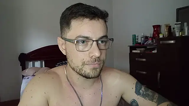 Snapshot of Dyllan__ chatting on May 26, 2:24 pm Dyllan online show from May 26, 2:24 pm
