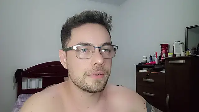 Snapshot of Dyllan__ chatting on June 4, 7:09 pm Dyllan online show from June 4, 7:09 pm