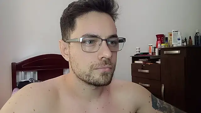 Snapshot of Dyllan__ chatting on June 8, 3:01 pm Dyllan online show from June 8, 3:01 pm