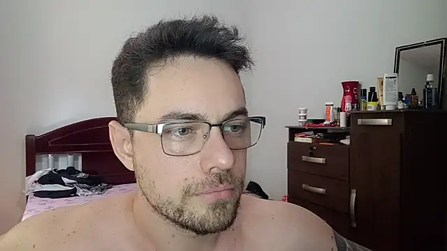 Snapshot of Dyllan__ chatting on June 9, 3:23 pm Dyllan online show from June 9, 3:23 pm