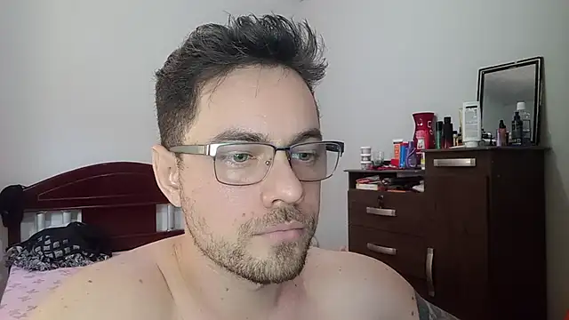 Snapshot of Dyllan__ chatting on June 12, 2:16 pm Dyllan online show from June 12, 2:16 pm