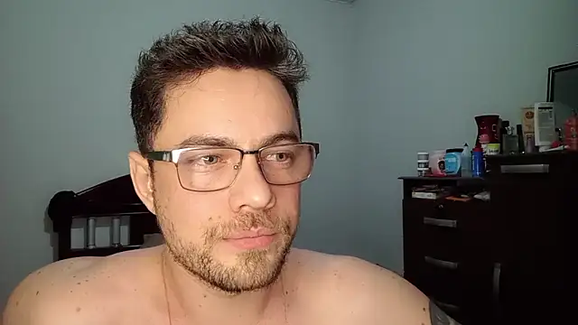 Snapshot of Dyllan__ chatting on June 16, 1:08 am Dyllan online show from June 16, 1:08 am