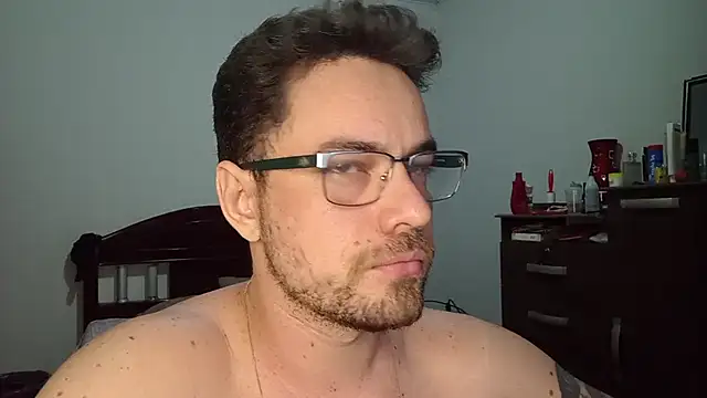 Snapshot of Dyllan__ chatting on June 19, 2:05 am Dyllan online show from June 19, 2:05 am