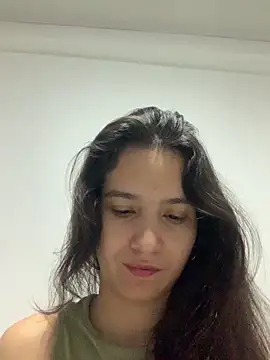 Bella still online show from September 25, 1:04 pm