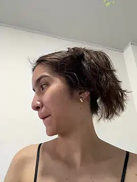 Bella still online show from February 24, 1:53 pm